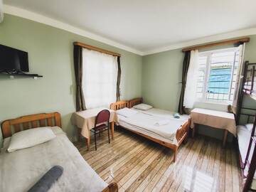 Четырехместный номер с видом на море в Гостевом доме Ureki House
